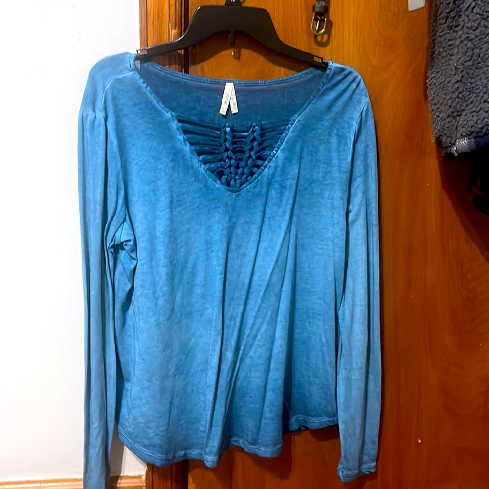 Long Sleeve Ombré Blue Mudd Top